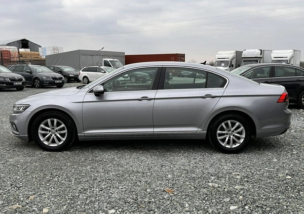 Volkswagen Passat cena 79900 przebieg: 111800, rok produkcji 2020 z Wojkowice małe 379